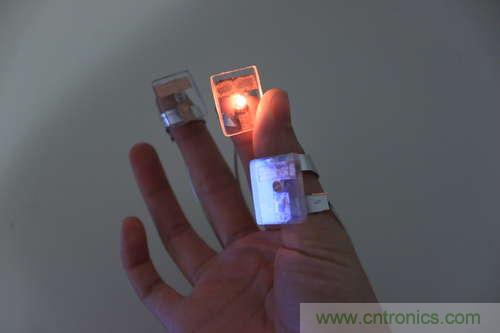 LED多點(diǎn)觸控手套DIY：把各部分焊接起來(lái)，測(cè)試