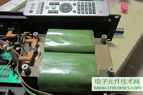用料很給力！專業(yè)后級功放美國高峰FA1201拆解