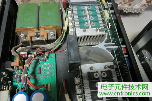 用料很給力！專業(yè)后級功放美國高峰FA1201拆解