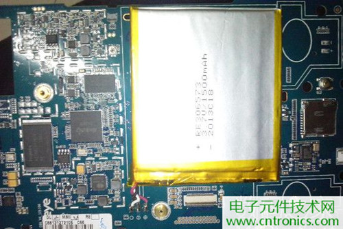 不怕摔的電紙書！一款柔性屏電子書閱讀器拆解