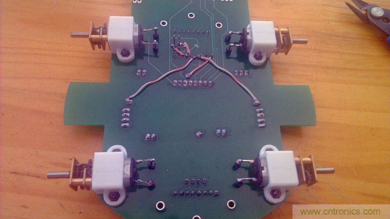 牛人力作！PCB版藍(lán)牙智能小車(chē)DIY
