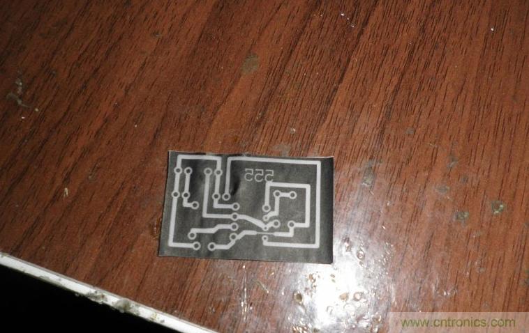 DIY菜鳥(niǎo)福音！感光干膜PCB負(fù)片輸出的一種方法！