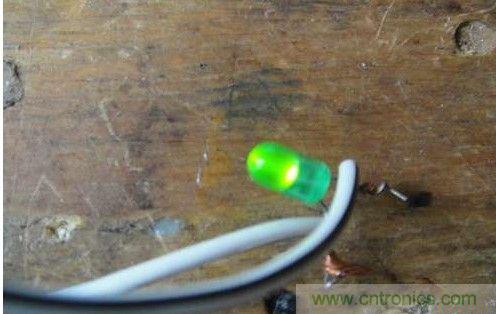 創(chuàng)意DIY！迷你風(fēng)力發(fā)電機(jī)！