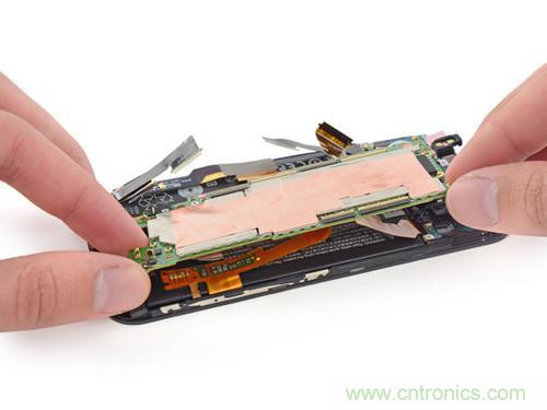 牛人強拆！新HTC One(M8)真機精密做工難修理