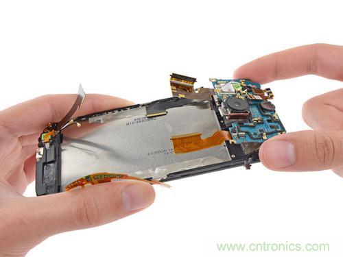 牛人強拆！新HTC One(M8)真機精密做工難修理