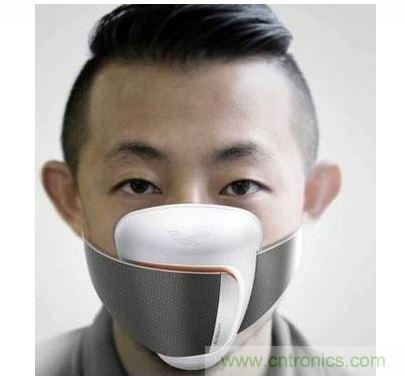 Frog Design 開發(fā)了一款可搭配手機(jī)應(yīng)用程序使用的智能口罩概念原型，內(nèi)建粒子傳感器，能警告使用者何時(shí)該戴上口罩