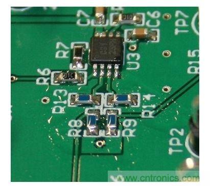  即為殘留過多數(shù)量焊劑的 PCB。