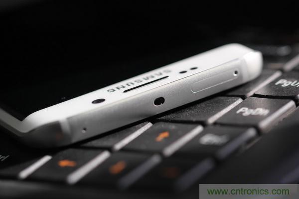 三星S6 Edge+拆解：比S6 Edge加在哪里？