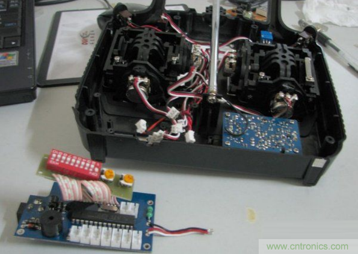 無人機(jī) DIY 制作全過程，酷得不要不要的！