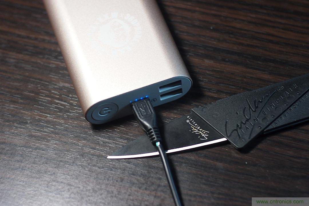 移動電源也玩雙引擎？快到你想象不到