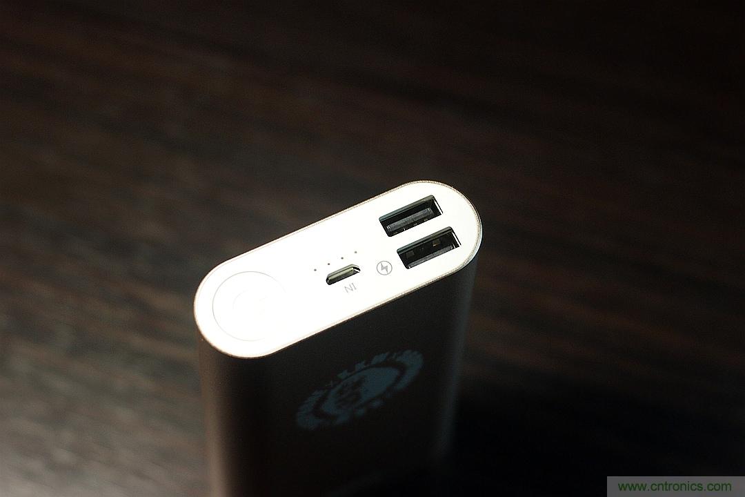 移動電源也玩雙引擎？快到你想象不到