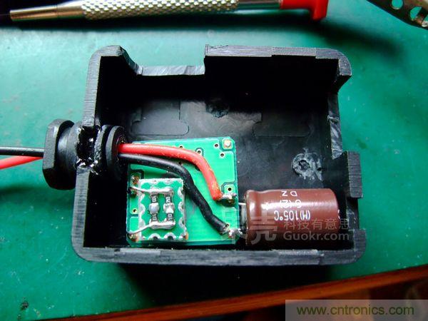 常出差的工程師適合DIY一款這樣的車(chē)用手機(jī)充電器