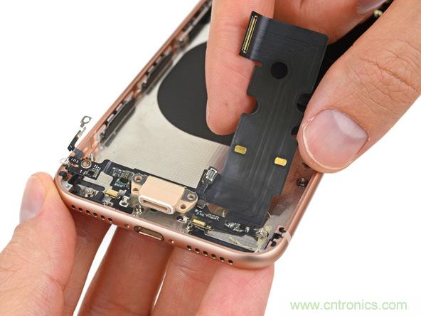 iPhone 8首拆：無線充電版本的iPhone 7？