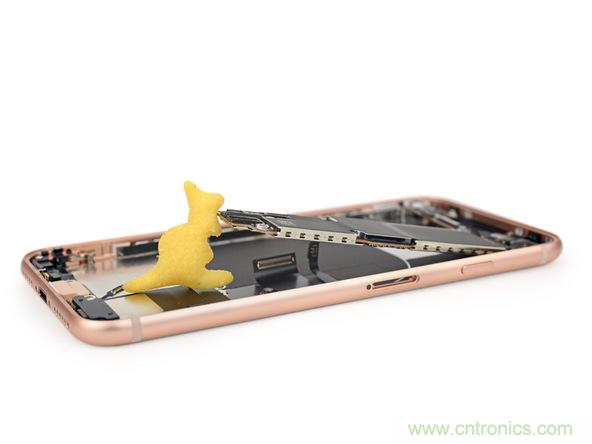 iPhone 8首拆：無線充電版本的iPhone 7？