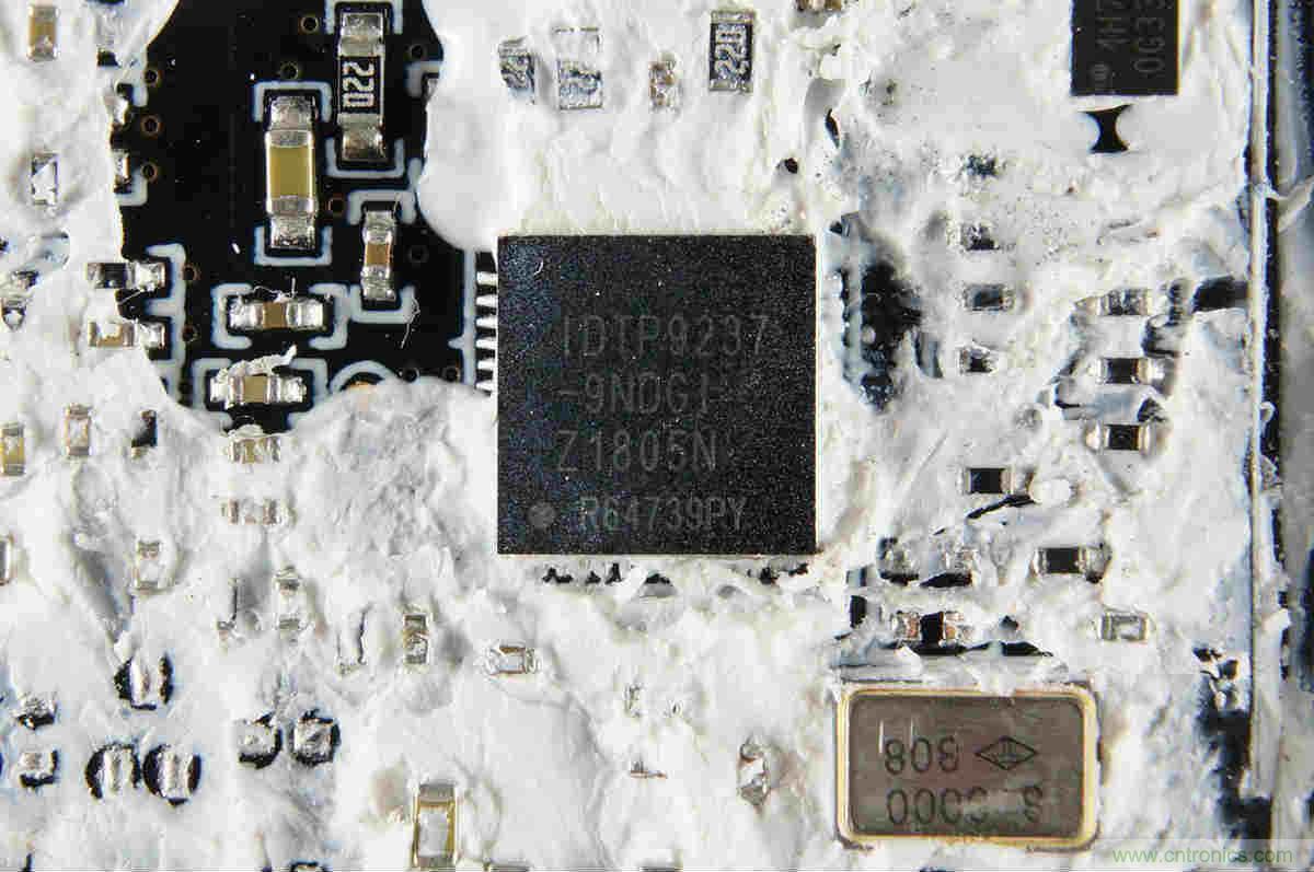 拆解對(duì)比：系出同門，小米、紫米無(wú)線充電器的差別有多大？