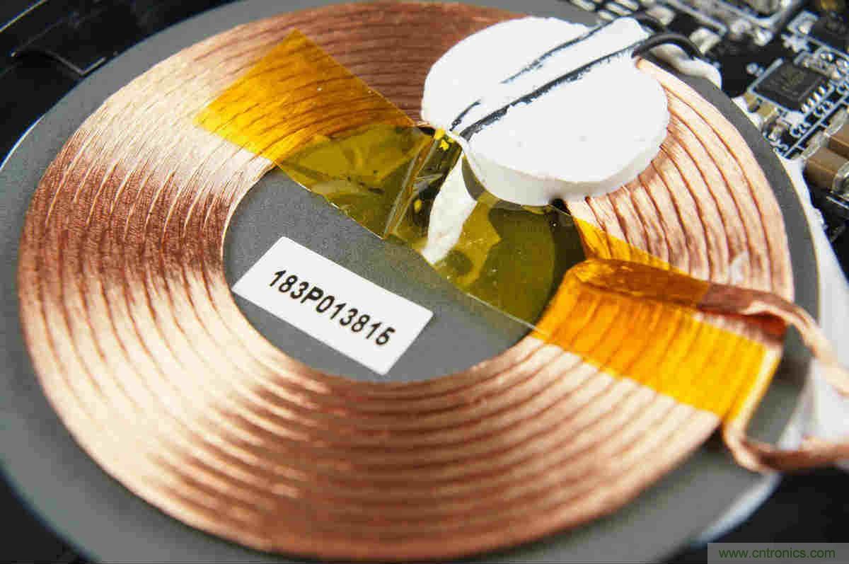 拆解對(duì)比：系出同門，小米、紫米無(wú)線充電器的差別有多大？