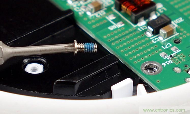 拆解對(duì)比：系出同門，小米、紫米無(wú)線充電器的差別有多大？