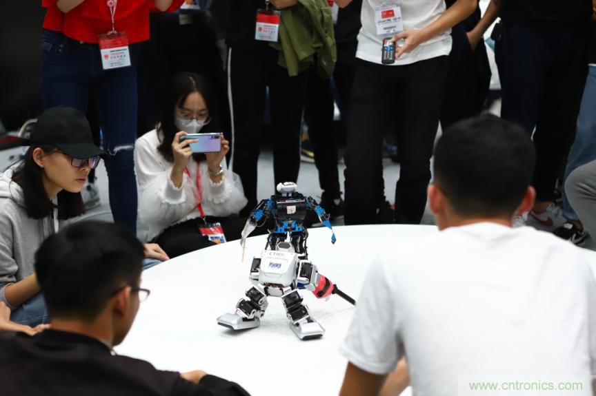 在數(shù)字浪潮中智慧揚帆——第四屆中國(廣東)國際“互聯(lián)網(wǎng)+”博覽會圓滿落下帷幕 在數(shù)字浪潮中智慧揚帆——第四屆中國(廣東)國際“互聯(lián)網(wǎng)+”博覽會圓滿落下帷幕