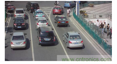 如何在車流涌動的道路上運用監(jiān)控系統(tǒng)？