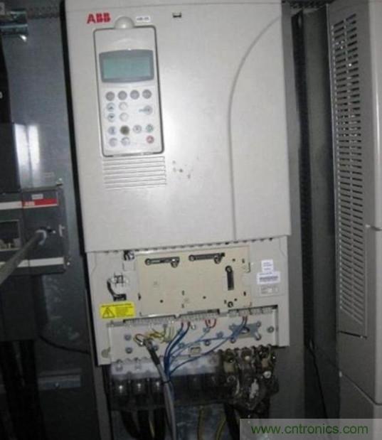 變頻器的輸出頻率調(diào)高，那么輸出電壓將如何提高？